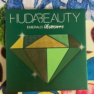 Huda Beauty Emerald Obsessions Palette